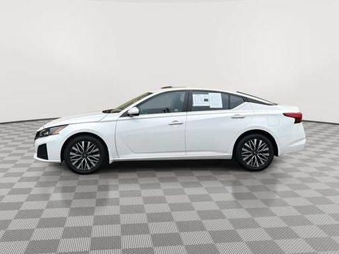 Used 2024 Nissan Altima 2.5 SV w/ SV Premium Package AWD/4WD image 6