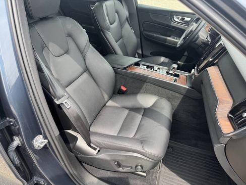Used 2024 Volvo XC60 B5 Plus image 18