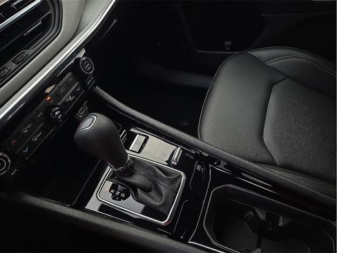 Used 2024 Jeep Compass Limited w/ Sun and Sound Group image 20