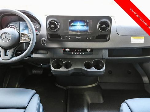 Used 2024 Mercedes-Benz Sprinter 2500 image 13