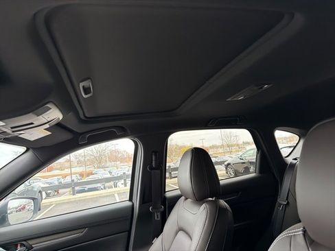 New 2025 MAZDA CX-5 Signature image 11