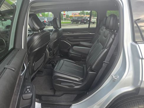 Used 2023 Jeep Grand Cherokee L Limited w/ Luxury Tech Group II AWD/4WD image 8