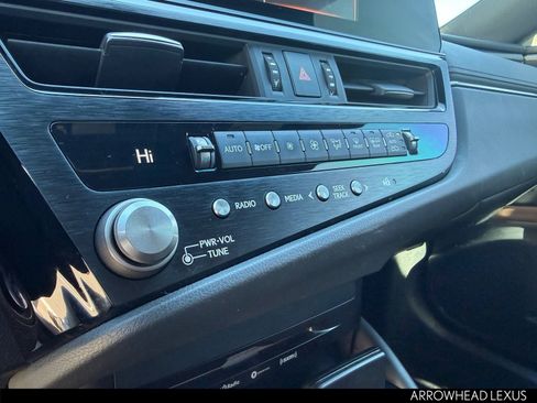 Used 2022 Lexus ES 300h w/ Accessory Package image 20