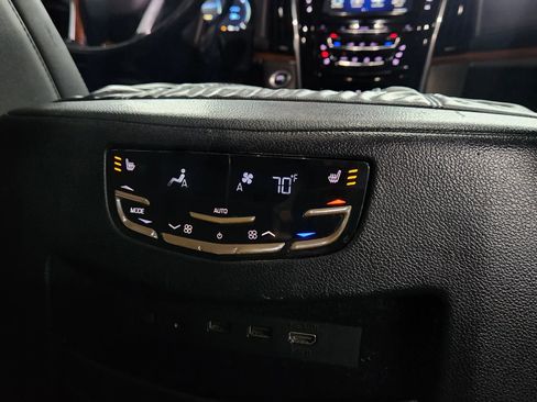 Used 2017 Cadillac Escalade Luxury image 18