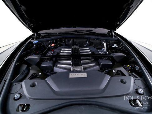 Used 2018 Rolls-Royce Phantom Sedan RWD image 40