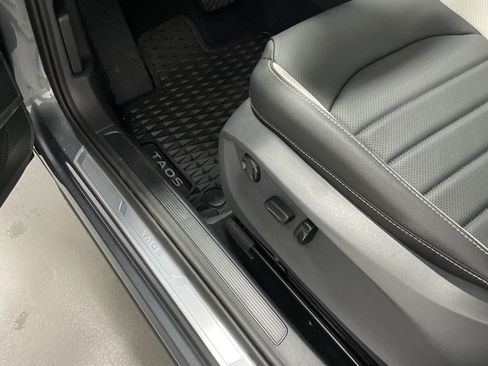 New 2025 Volkswagen Taos SEL image 6