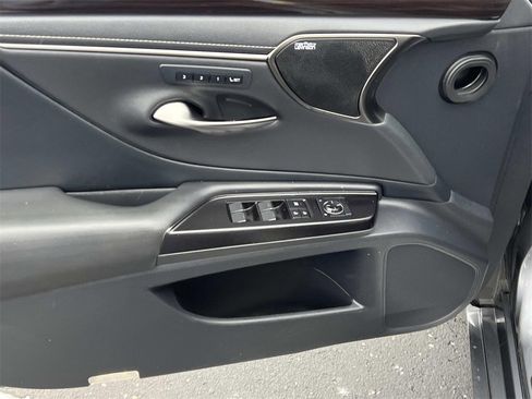 Used 2019 Lexus ES 300h w/ Luxury Package image 13