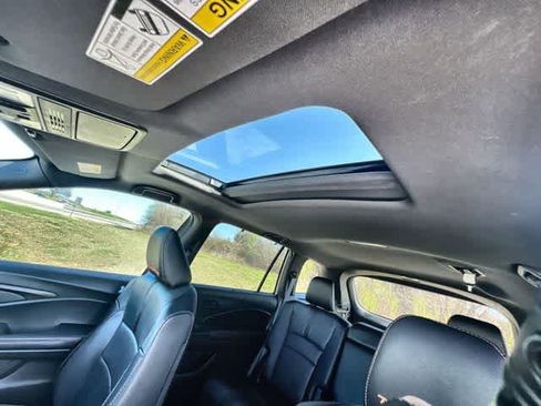 Certified 2025 Honda Passport TrailSport image 32