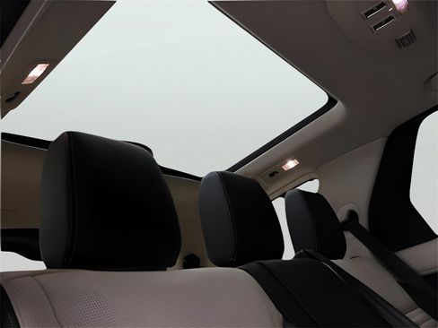 New 2025 Land Rover Discovery Metropolitan Edition image 32