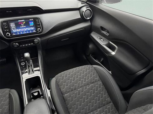 Used 2022 Nissan Kicks SV image 10