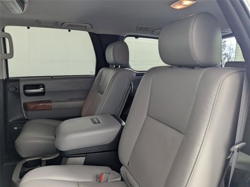 Used 2018 Toyota Sequoia Platinum image 31
