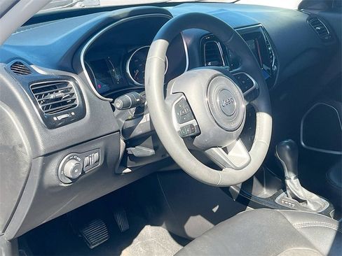 Used 2021 Jeep Compass Latitude image 9