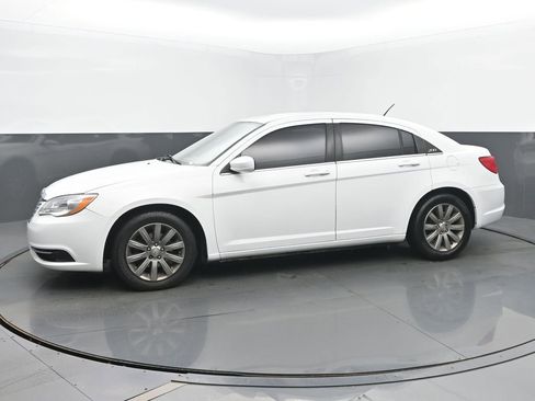 Used 2014 Chrysler 200 Touring image 2
