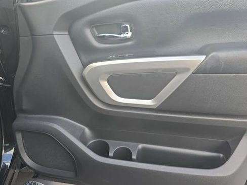 Used 2019 Nissan Titan SV w/ SV Convenience Package image 20