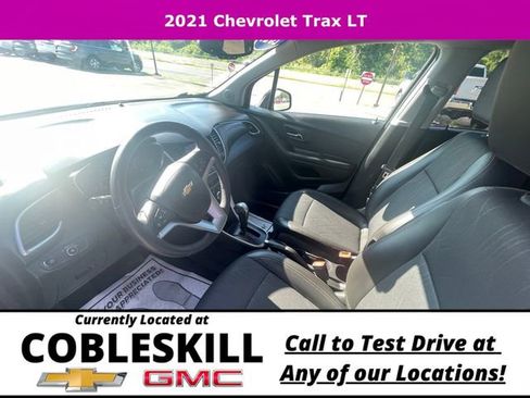 Used 2021 Chevrolet Trax LT w/ LT Convenience Package image 16