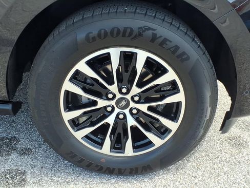 Used 2025 Ford Expedition Max Platinum AWD/4WD image 9