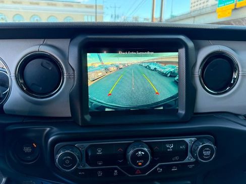 Used 2021 Jeep Wrangler Unlimited Sahara image 21