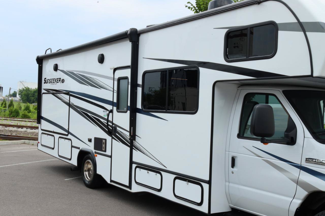 Used 2022 Ford E-450 and Econoline 450 Super Duty w/ Motorhome Prep Package RWD image 42