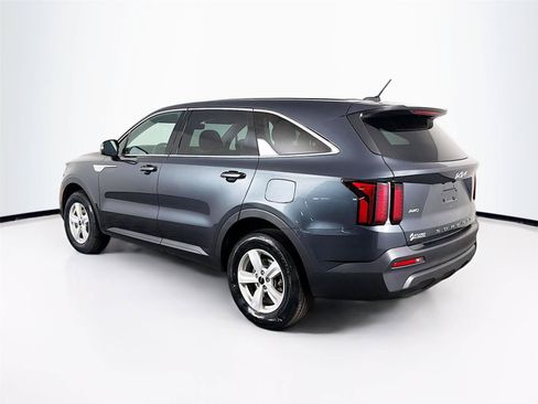 Used 2022 Kia Sorento LX AWD/4WD image 5