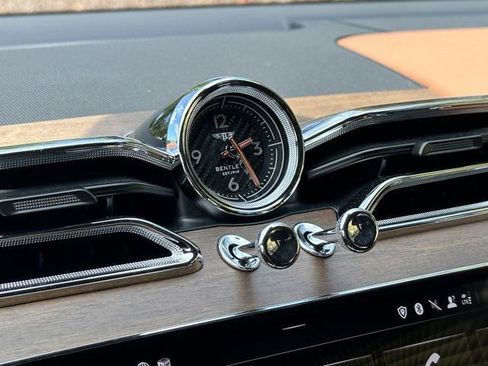 New 2024 Bentley Bentayga image 19