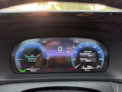 Used 2025 Toyota Crown AWD/4WD image 10