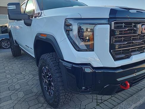 Used 2025 GMC Sierra 2500 AT4X image 27
