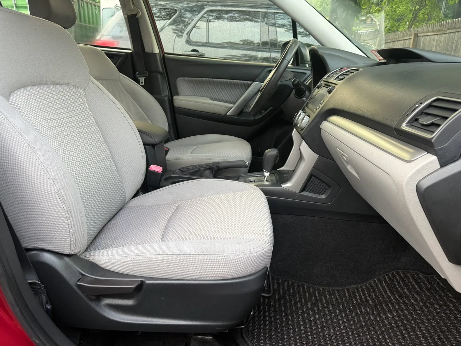 Used 2017 Subaru Forester 2.5i AWD/4WD image 10