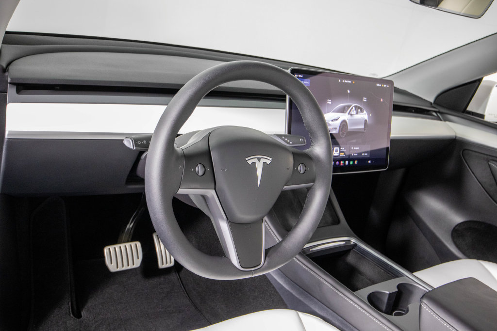 Used 2025 Tesla Model Y Performance AWD/4WD image 18