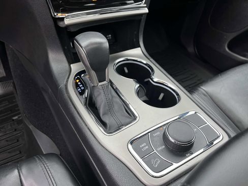 Used 2021 Jeep Grand Cherokee Limited w/ Trailer Tow Group IV image 34