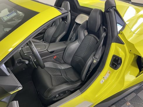 Used 2022 Chevrolet Corvette Stingray Premium Conv w/ Z51 Performance Package image 26