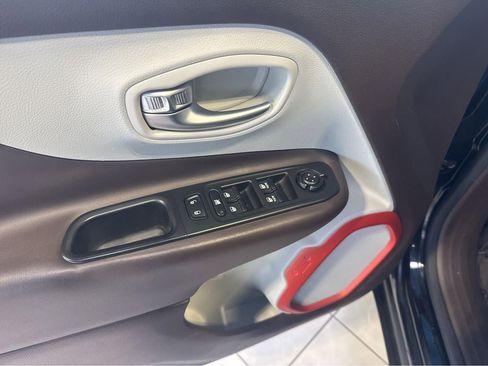 Used 2015 Jeep Renegade Limited FWD image 16