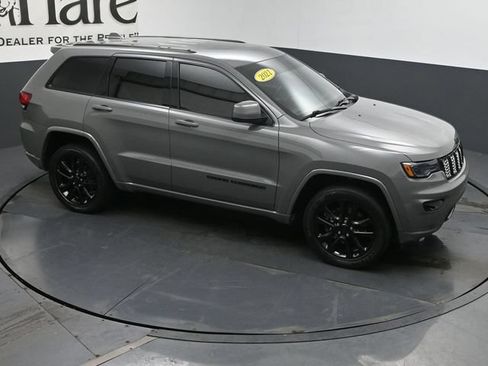 Used 2021 Jeep Grand Cherokee Laredo AWD/4WD image 37