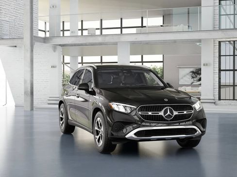Used 2025 Mercedes-Benz GLC 350e 4MATIC image 7