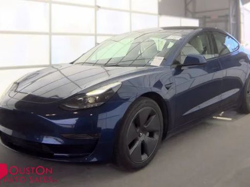 Used 2023 Tesla Model 3 Standard Range RWD image 1
