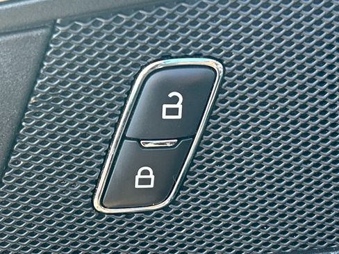 Used 2023 Ford Edge SEL image 17