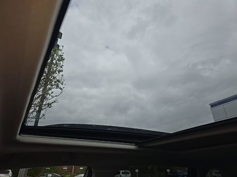 Used 2023 Subaru Forester Premium image 11