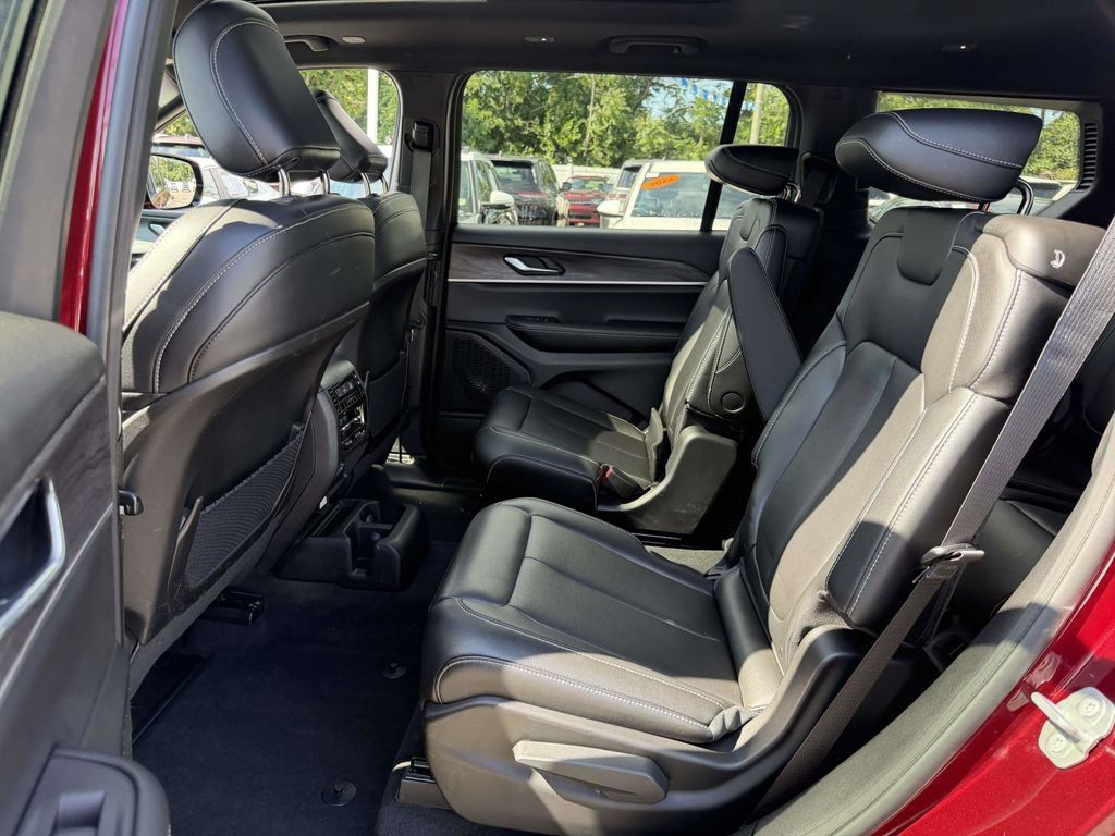 Certified 2025 Jeep Grand Cherokee L Limited w/ Black Appearance Package AWD/4WD image 24