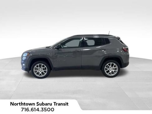 Used 2023 Jeep Compass Latitude AWD/4WD image 2