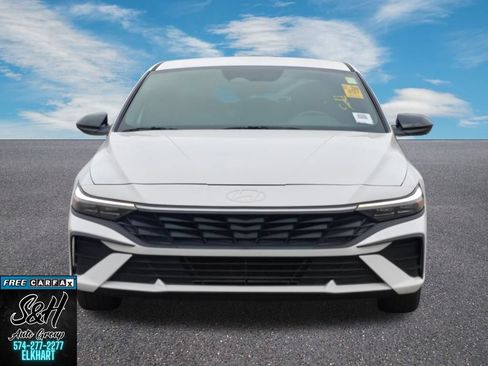 Used 2025 Hyundai Elantra Sport FWD image 13