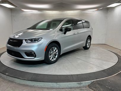 New 2026 Chrysler Pacifica Select