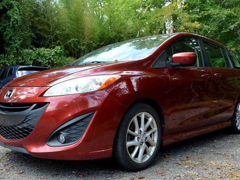Used 2012 MAZDA MAZDA5 Touring w/ Moonroof & Audio Pkg FWD image 2