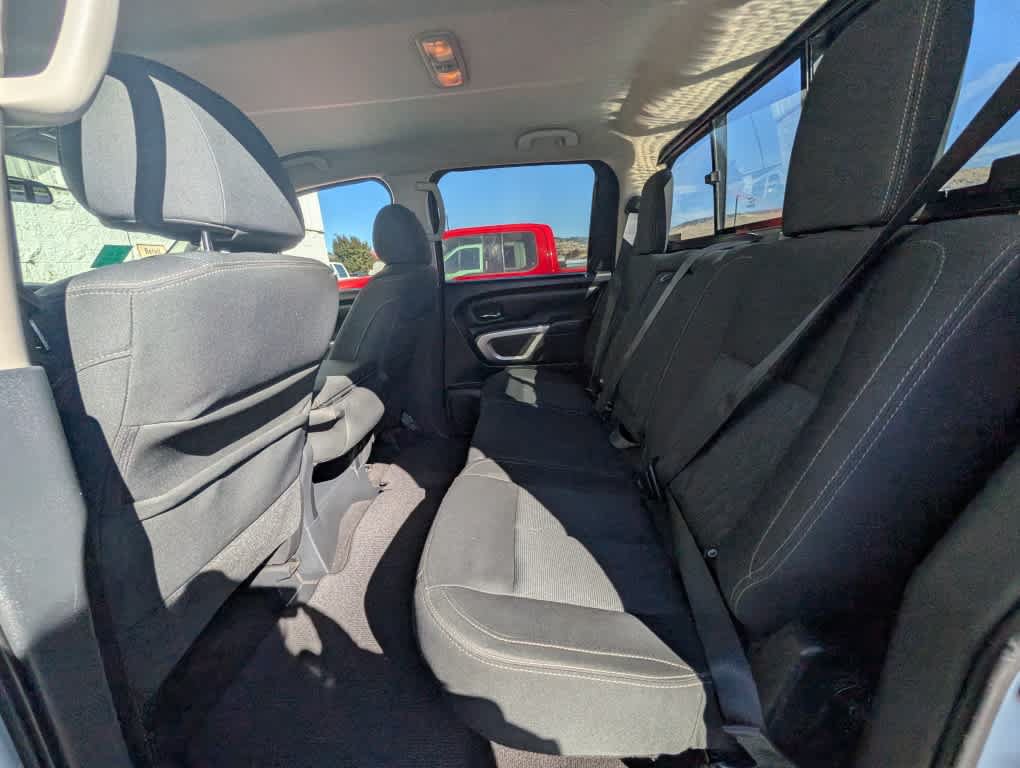Used 2017 Nissan Titan SV AWD/4WD image 28