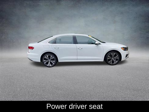 Used 2022 Volkswagen Passat 2.0T SE FWD image 8