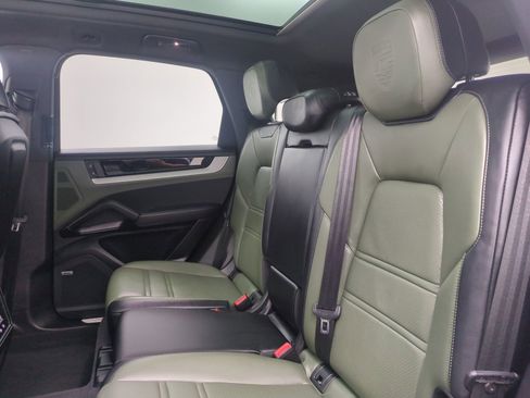 Certified 2024 Porsche Cayenne AWD/4WD image 22