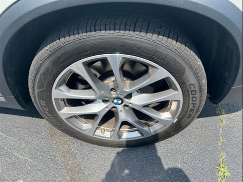 Used 2022 BMW X5 xDrive40i w/ Climate Comfort Package AWD/4WD image 13