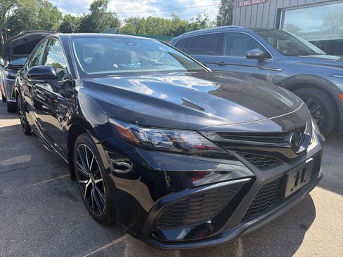 Used 2023 Toyota Camry SE AWD/4WD image 3