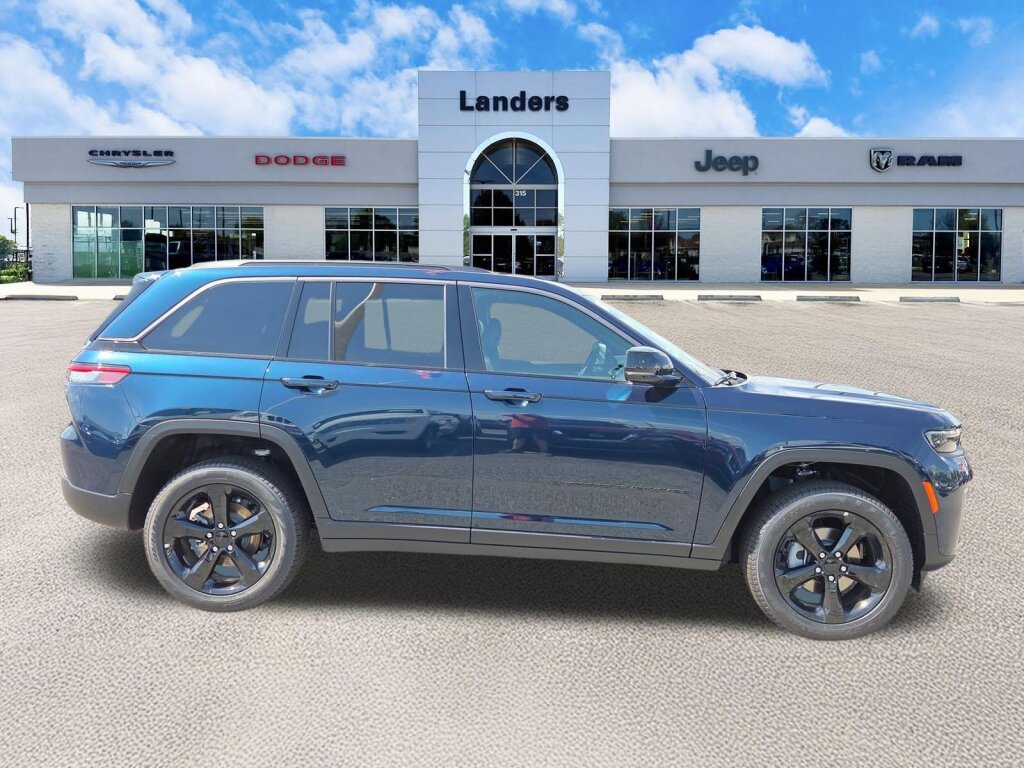 New 2026 Jeep Grand Cherokee Limited w/ Limited Altitude Package AWD/4WD image 2