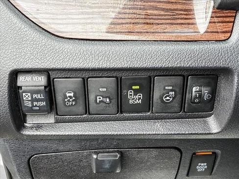 Used 2016 Toyota Sienna Limited Premium image 13