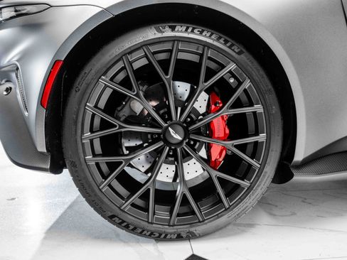 Used 2023 Aston Martin V12 Vantage Roadster image 40