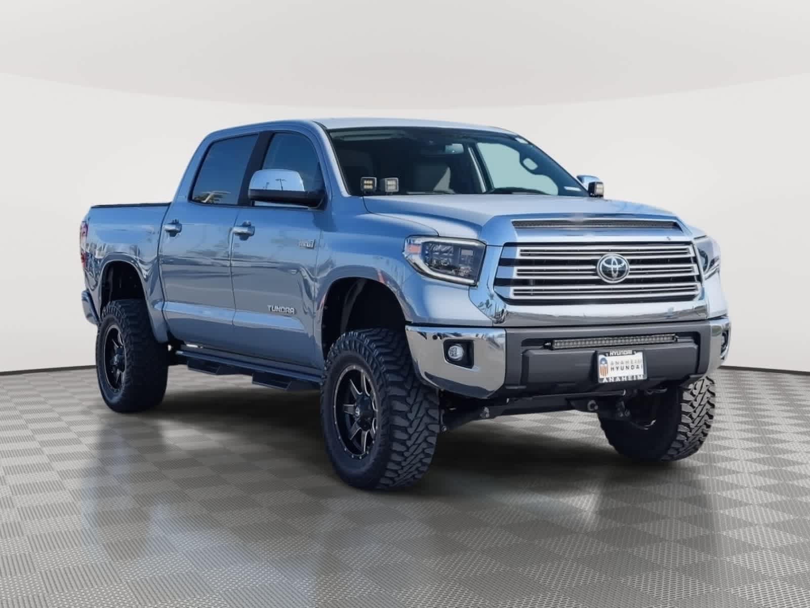 Used 2020 Toyota Tundra Limited w/ Limited Premium Package AWD/4WD image 3